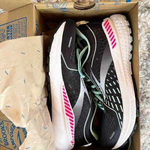 Like New Brook Sneakers!